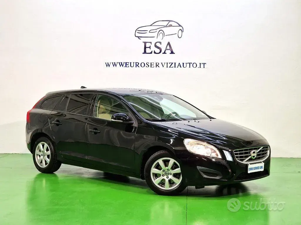 Usata Volvo V60 Kinetic 180 CV (132 kW) 2013 Nero Station wagon