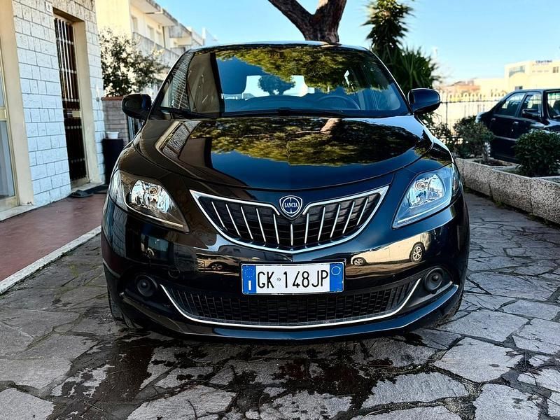 Usata Lancia Ypsilon Silver 69 CV (50 kW) 2022 Nero Utilitaria