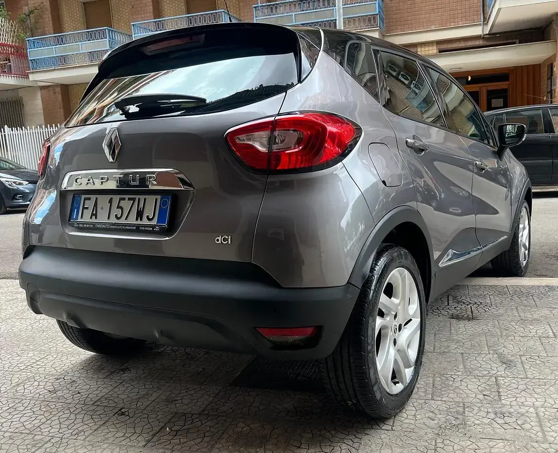 Usata Renault Captur 110 CV (80 kW) 2015 Grigio SUV