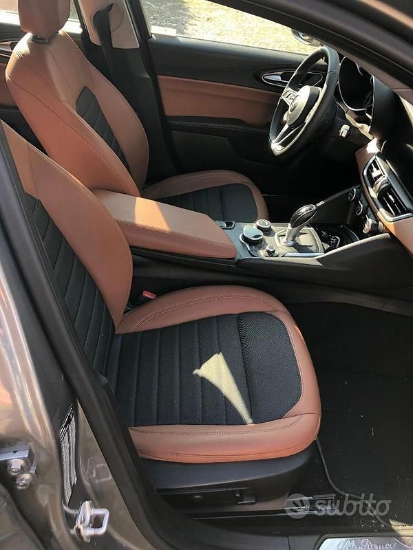 Usata Alfa Romeo Giulia 180 CV (132 kW) 2018 Grigio Berlina