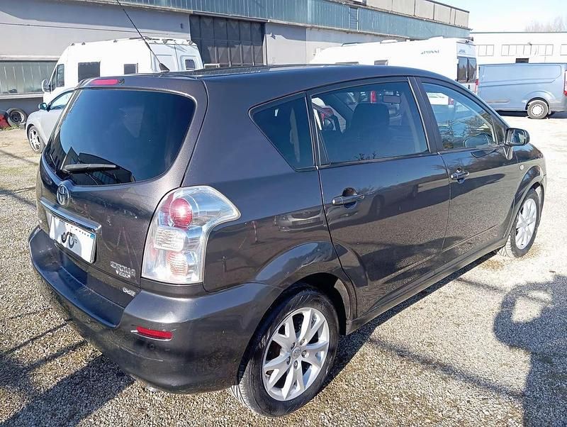 Usata Toyota Corolla Verso 136 CV (100 kW) 2009 Grigio Monovolume