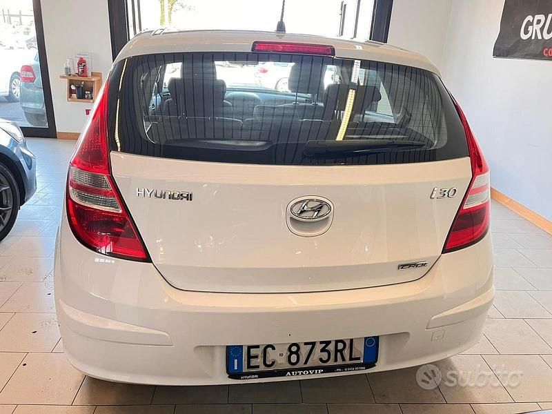 Usata Hyundai i30 Comfort 90 CV (66 kW) 2010 Bianco Berlina