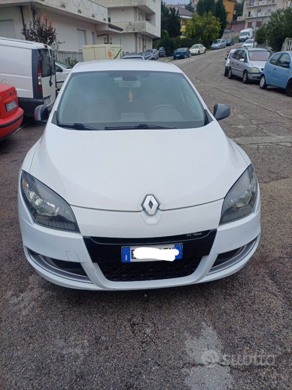 Bianco Usata 2011 Renault Mégane GT Line GT-Line Berlina | 4500 € (Cara) - Immagine 1/4