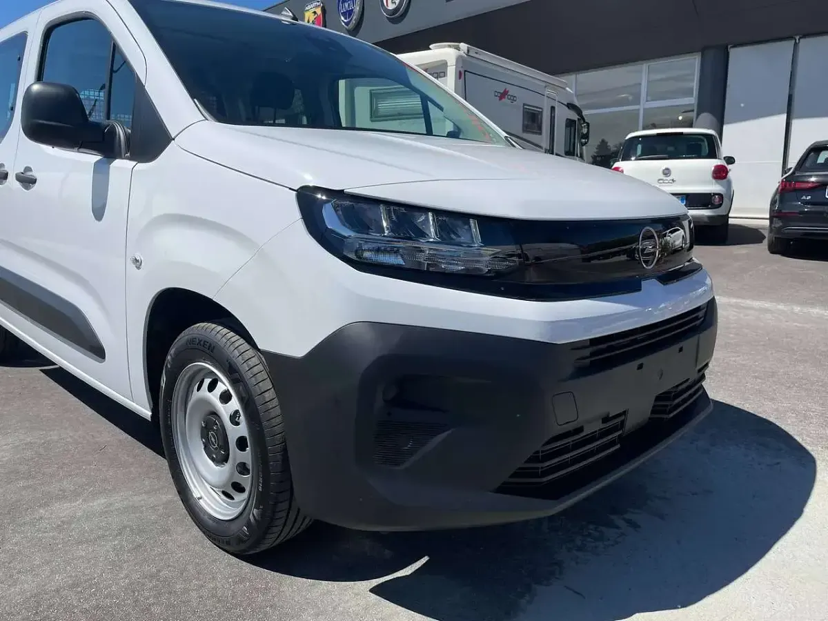 Nuova Opel Combo 101 CV (74 kW) 2026 Bianco Monovolume