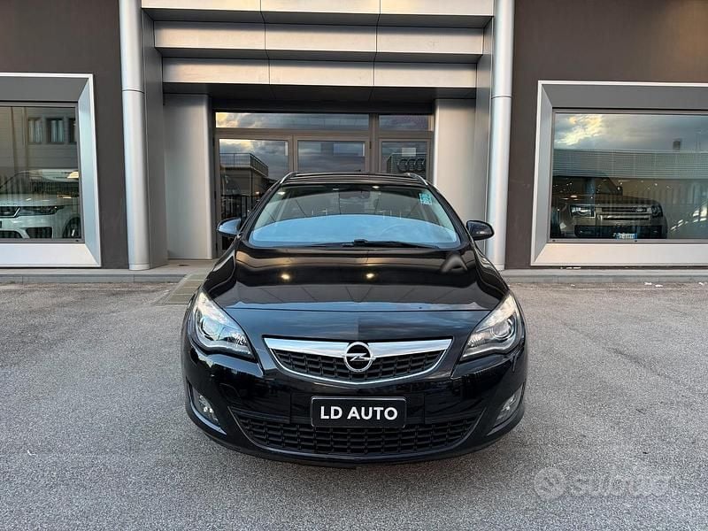 Usata Opel Astra Cosmo 125 CV (91 kW) 2011 Nero Station wagon