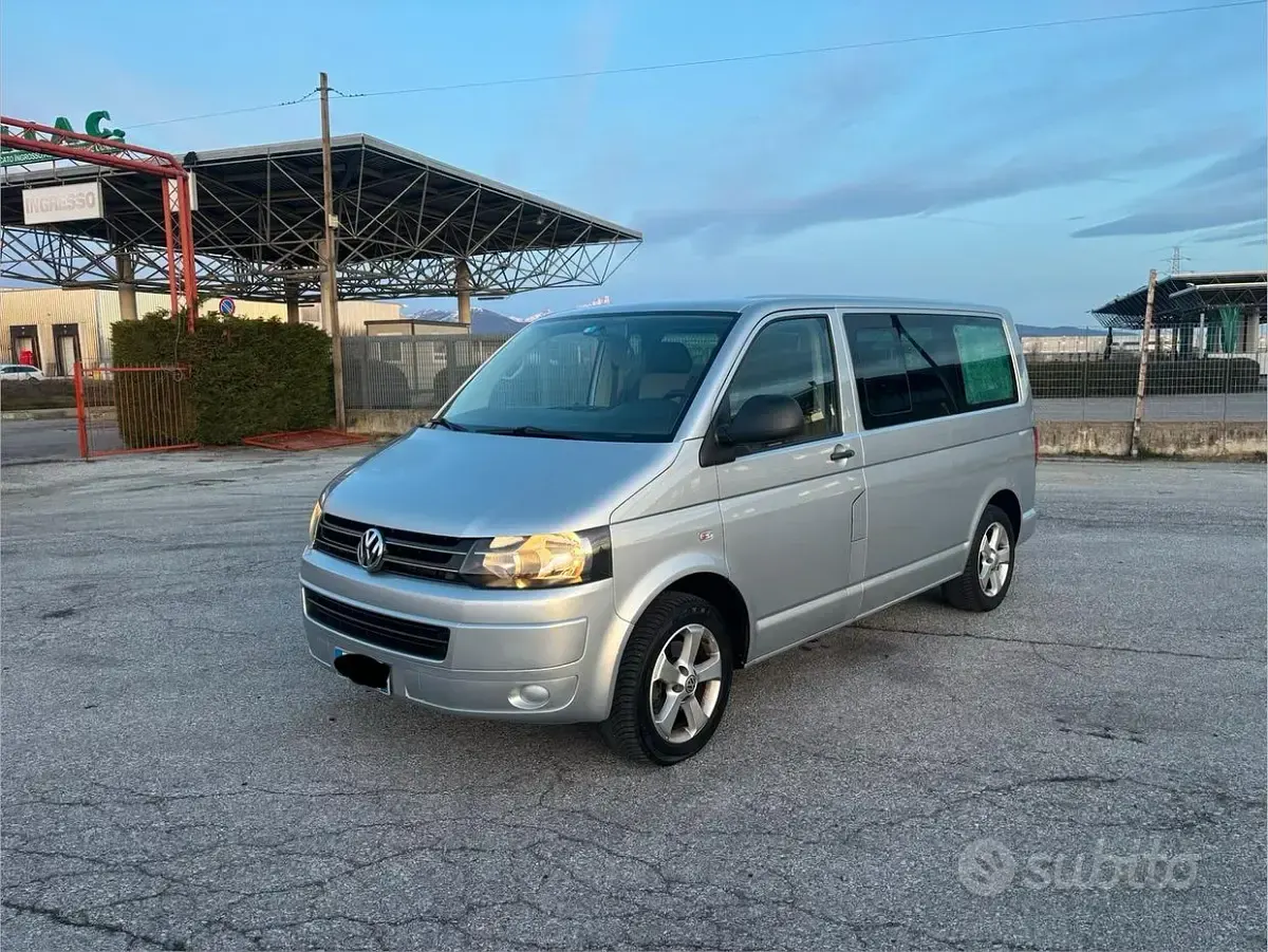 Usata VW Multivan 140 CV (102 kW) 2010 Grigio Monovolume