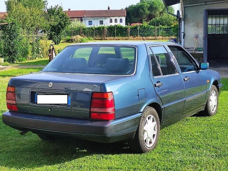 Usata Lancia Thema 147 CV (108 kW) 1989 Blu Berlina
