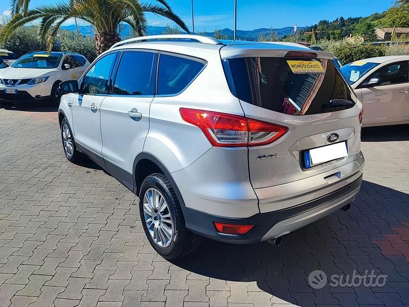 Usado Ford Kuga 140 CV (102 kW) 2014 Gris SUV