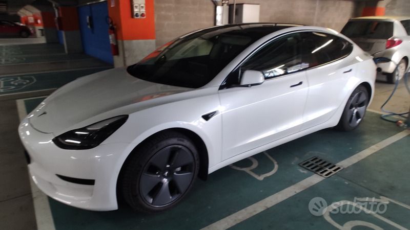 Bianco Usata 2021 Tesla Model 3 Tre volumi | 24.500 € (Cara) - Immagine 1/4