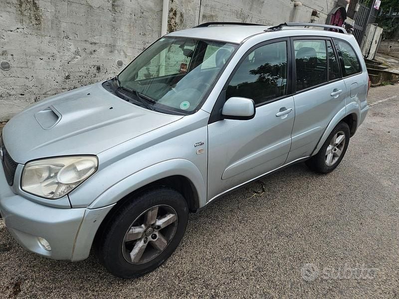 Usata Toyota RAV4 128 CV (94 kW) 2004 Grigio SUV