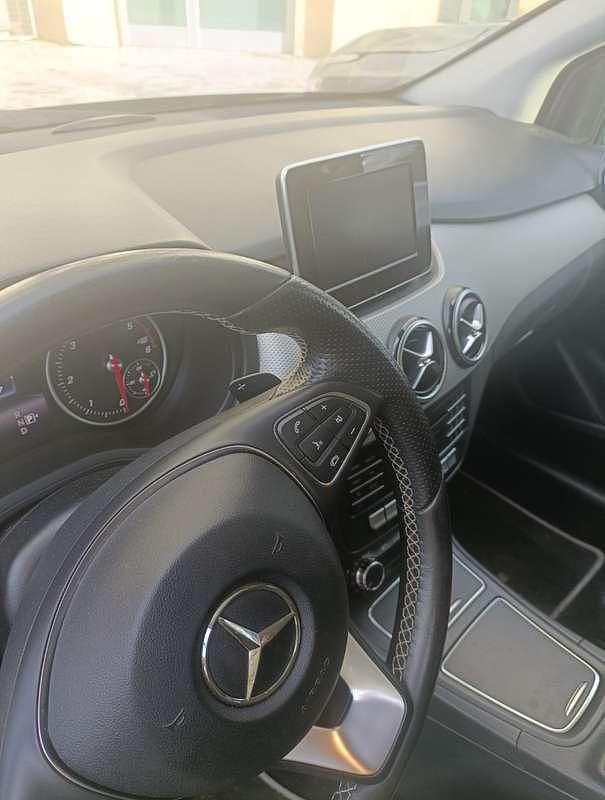 Begagnad Mercedes B200 Executive 163 HK (119 kW) 2018 Svart Minibuss
