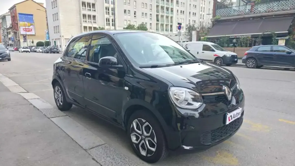 Usata Renault Twingo Urban Night 30 kW (42 CV) 2022 Nero Utilitaria