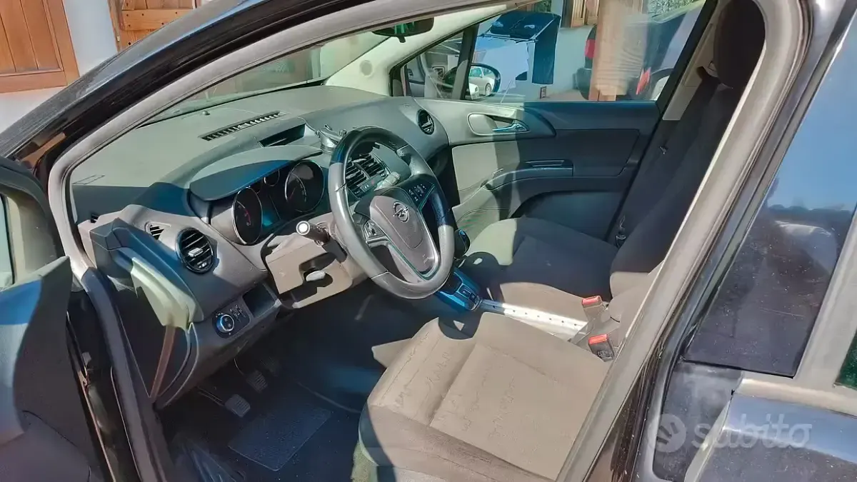 Usata Opel Meriva 101 CV (74 kW) 2010 Nero Monovolume