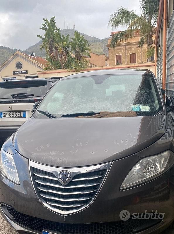 Usata Lancia Ypsilon 69 CV (50 kW) 2013 Grigio Utilitaria