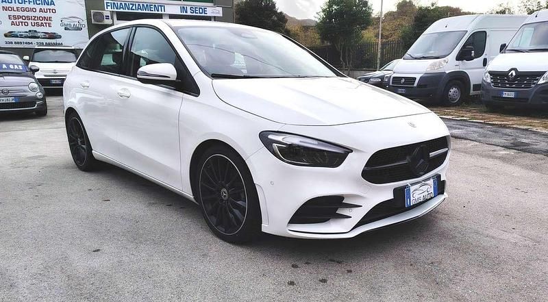 Usata Mercedes B180 AMG Line Premium Plus 116 CV (85 kW) 2023 Bianco Monovolume