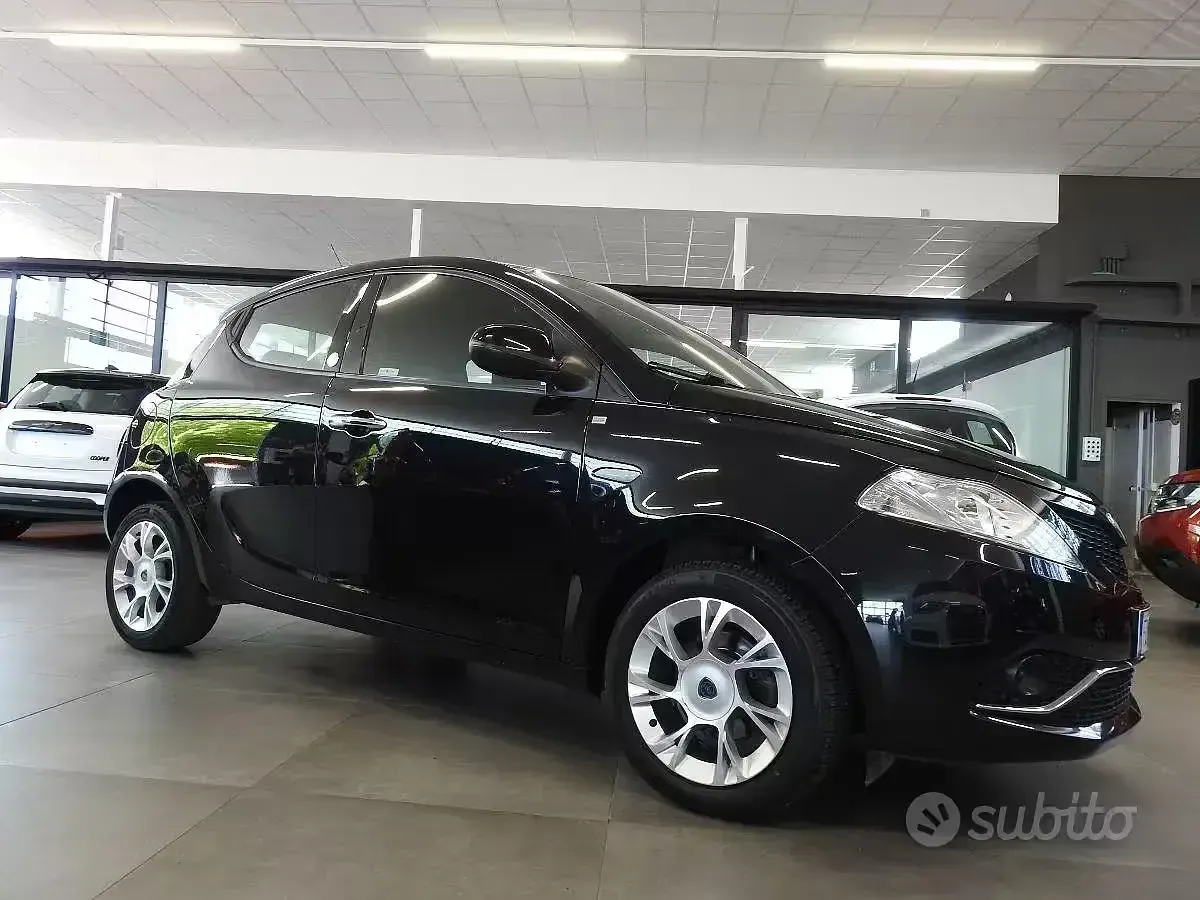 Usata Lancia Ypsilon Gold 68 CV (50 kW) 2016 Nero Utilitaria