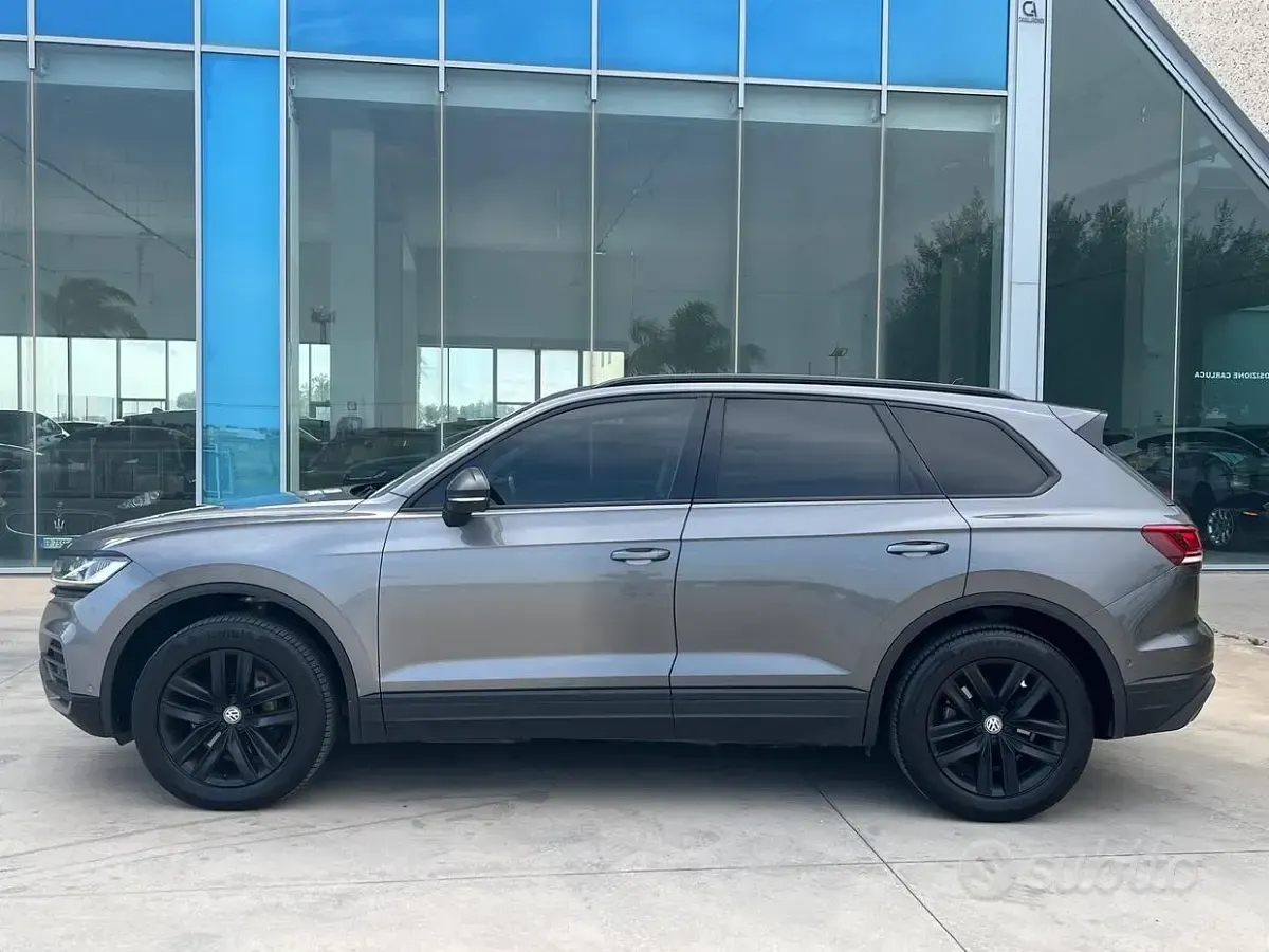 Usata VW Touareg Style 231 CV (169 kW) 2020 Grigio SUV