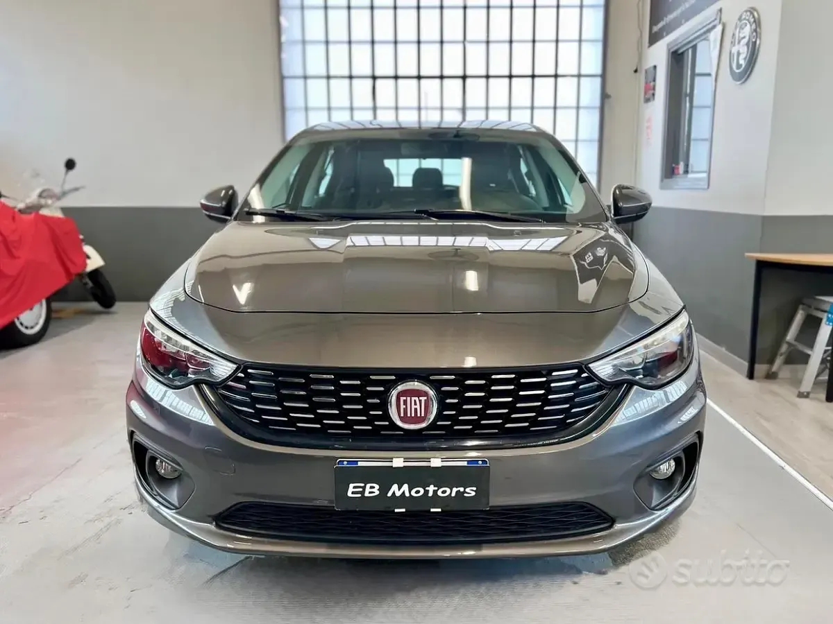 Usata Fiat Tipo Lounge 95 CV (69 kW) 2018 Grigio Berlina