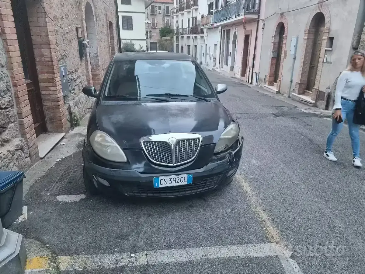 Usata Lancia Ypsilon 60 CV (44 kW) 2004 Blu Utilitaria