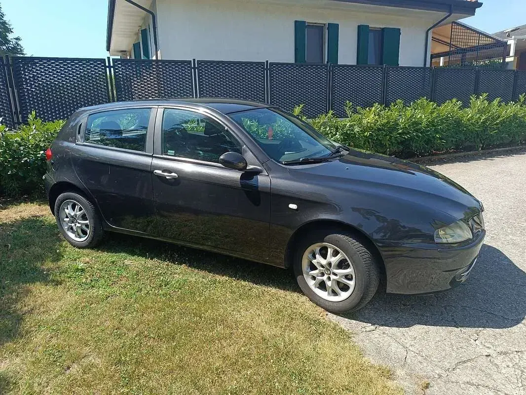 Usata Alfa Romeo 147 Progression 116 CV (85 kW) 2004 Utilitaria