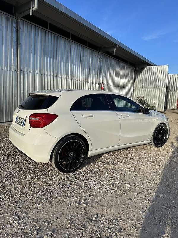 Usata Mercedes A180 109 CV (80 kW) 2015 Bianco Berlina