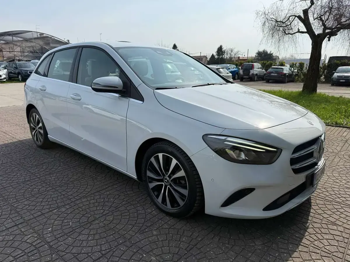 Usata Mercedes B180 116 CV (85 kW) 2021 Bianco Utilitaria
