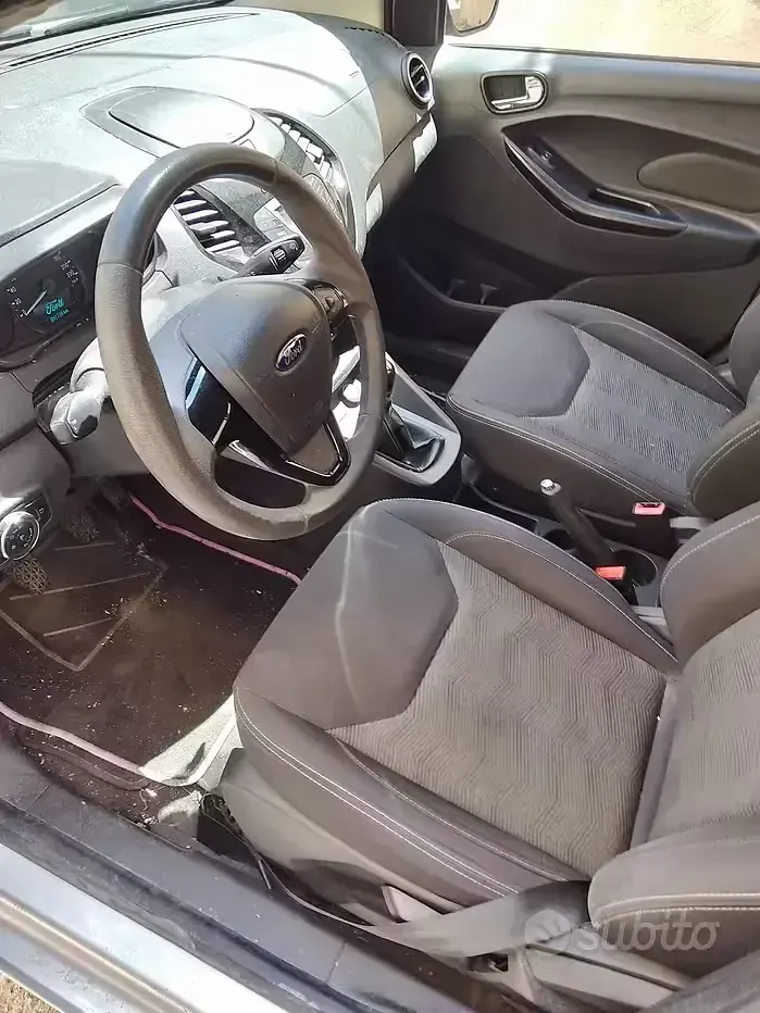 Usata Ford Ka 70 CV (51 kW) 2017 Grigio Berlina