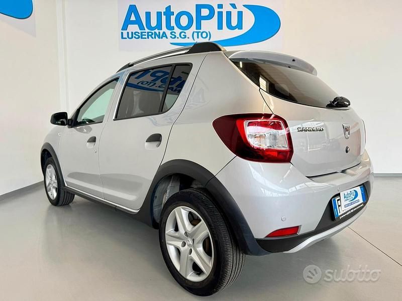 Usata Dacia Sandero Stepway 90 CV (66 kW) 2015 Grigio Berlina