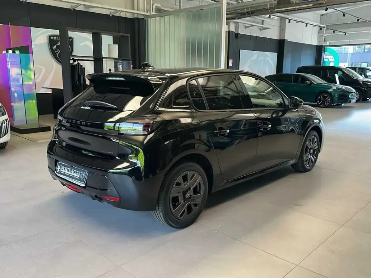 Usata Peugeot 208 Allure 110 CV (80 kW) 2025 Nero Utilitaria