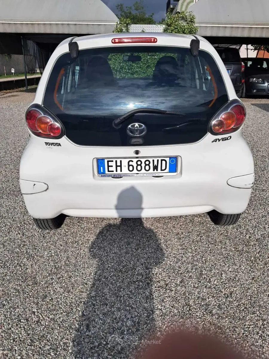 Usata Toyota Aygo 68 CV (50 kW) 2011 Bianco Utilitaria