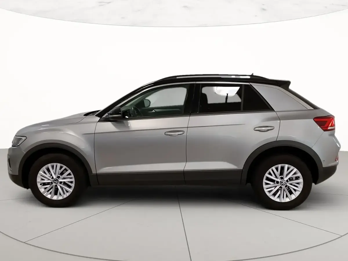 Usata VW T-Roc Life 110 CV (80 kW) 2023 Pyrit silver metallizzato nero SUV