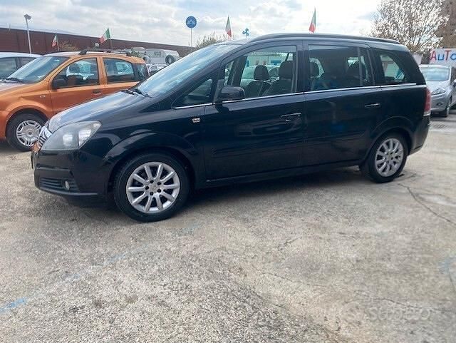 Usata Opel Zafira Enjoy 140 CV (102 kW) 2007 Nero Monovolume