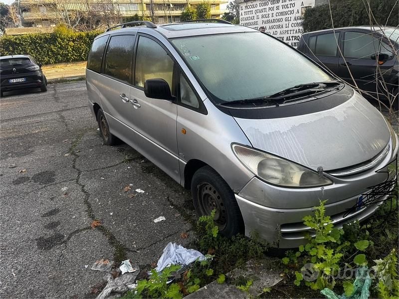 Begagnad Toyota Previa 116 HK (85 kW) 2003 Grå Minibuss