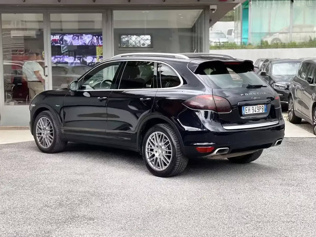 Usata Porsche Cayenne 240 CV (176 kW) 2011 Nero SUV
