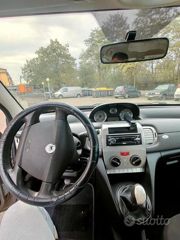 Usata Lancia Ypsilon 75 CV (55 kW) 2007 Grigio Utilitaria