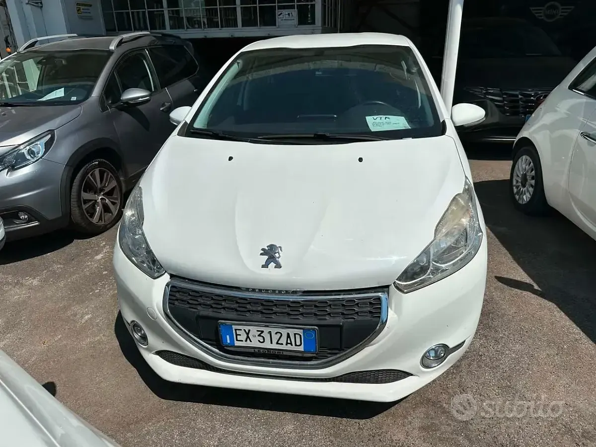 Usata Peugeot 208 Active 68 CV (50 kW) 2014 Bianco Utilitaria