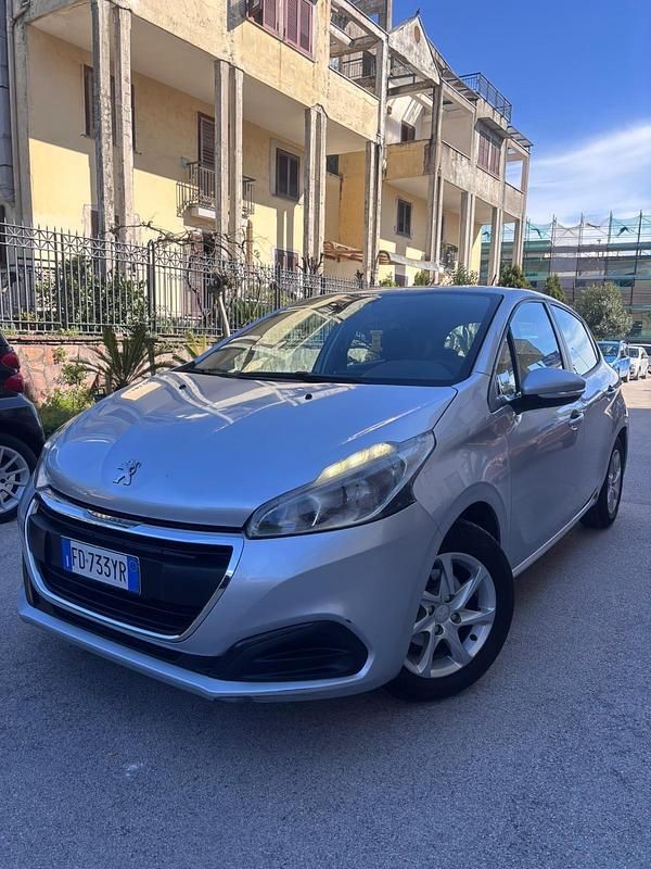 Usata Peugeot 208 Allure 82 CV (60 kW) 2016 Grigio Utilitaria