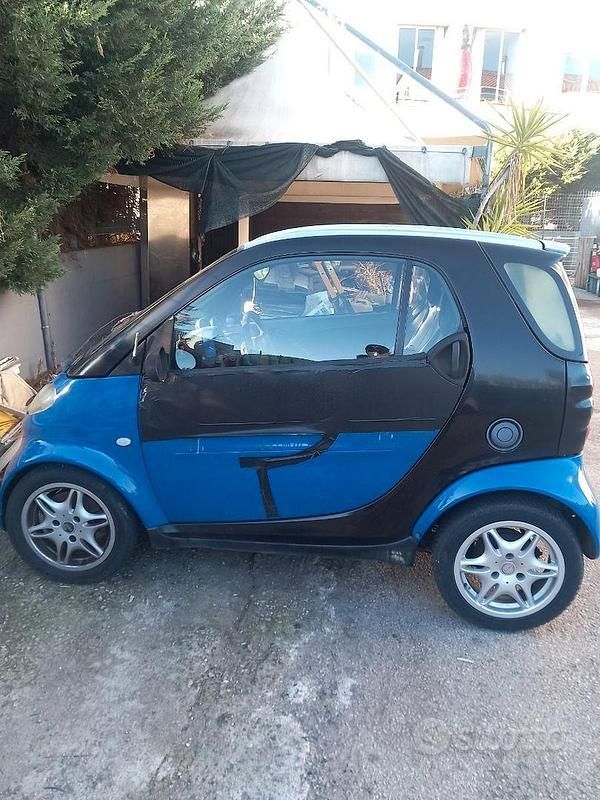 Begagnad Smart #1 2001 Blå