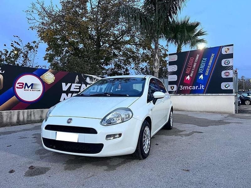 Bianco Usata 2014 Fiat Punto Tre volumi | 5399 € (Buon prezzo) - Immagine 1/4