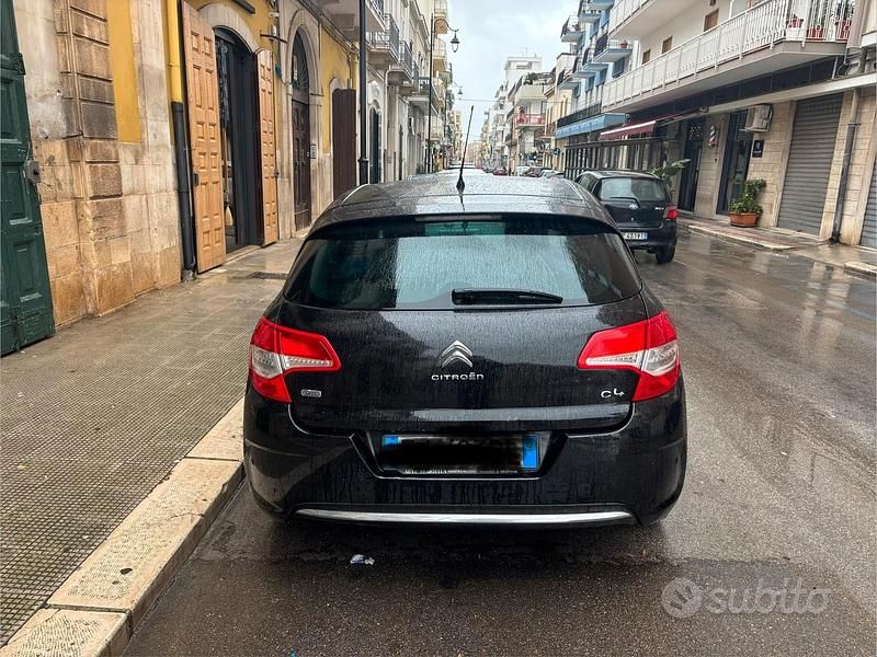 Begagnad Citroën C4 110 HK (80 kW) 2011 Svart Sedan