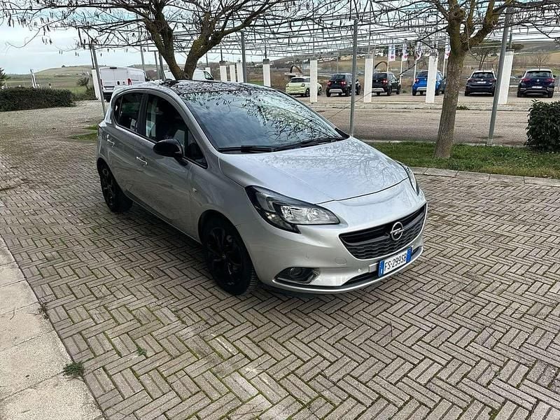 Sovereign silver Usata 2018 Opel Corsa Edition Tre volumi | 9300 € (Buon prezzo) - Immagine 1/4