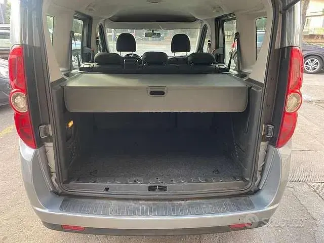 Usata Fiat Doblò Dynamic 105 CV (77 kW) 2011 Grigio argento Monovolume