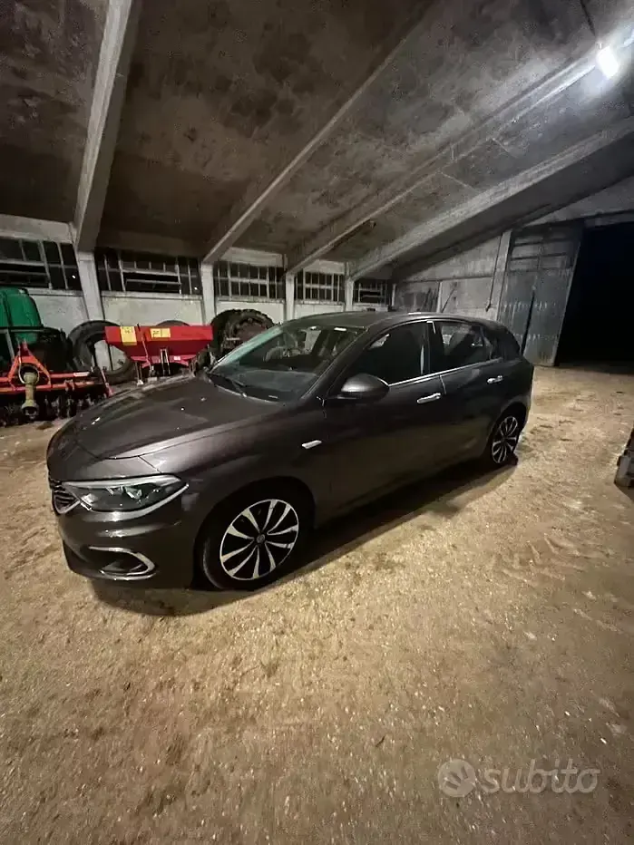 Usata Fiat Tipo 120 CV (88 kW) 2017 Marrone Berlina