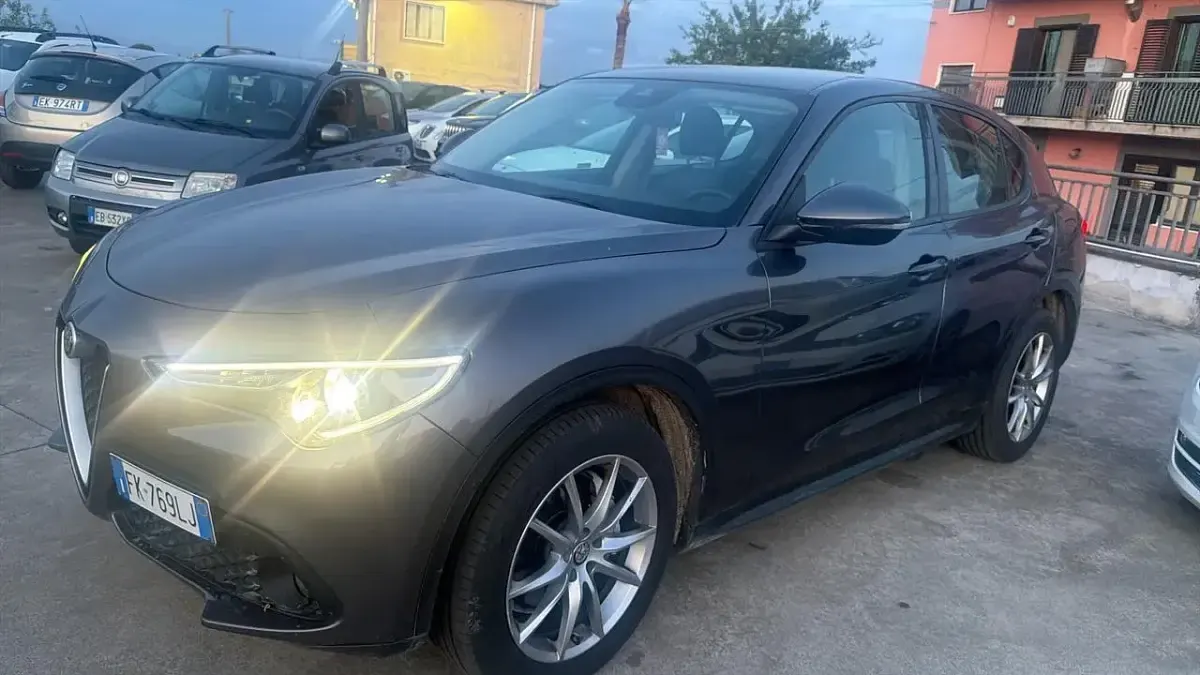 Usata Alfa Romeo Stelvio Business 210 CV (154 kW) 2017 Grigio SUV