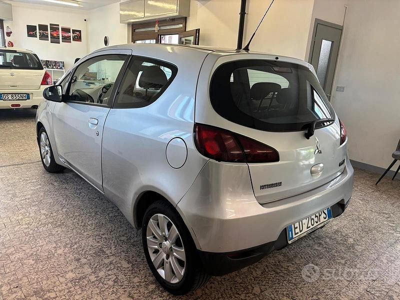 Usata Mitsubishi Colt Inform 75 CV (55 kW) 2010 Grigio Utilitaria