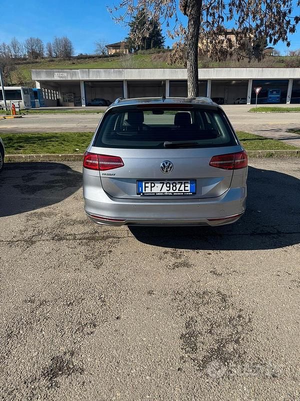 Usata VW Passat S 150 CV (110 kW) 2018 Grigio Station wagon