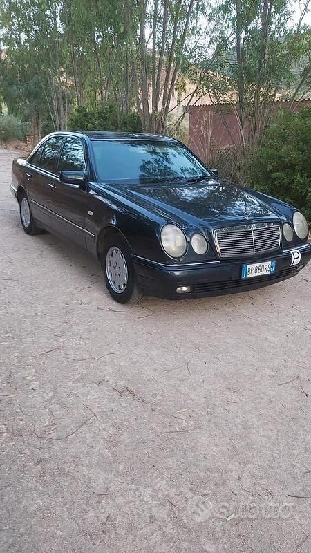 Usata Mercedes E200 Elegance 130 CV (95 kW) 1997 Berlina
