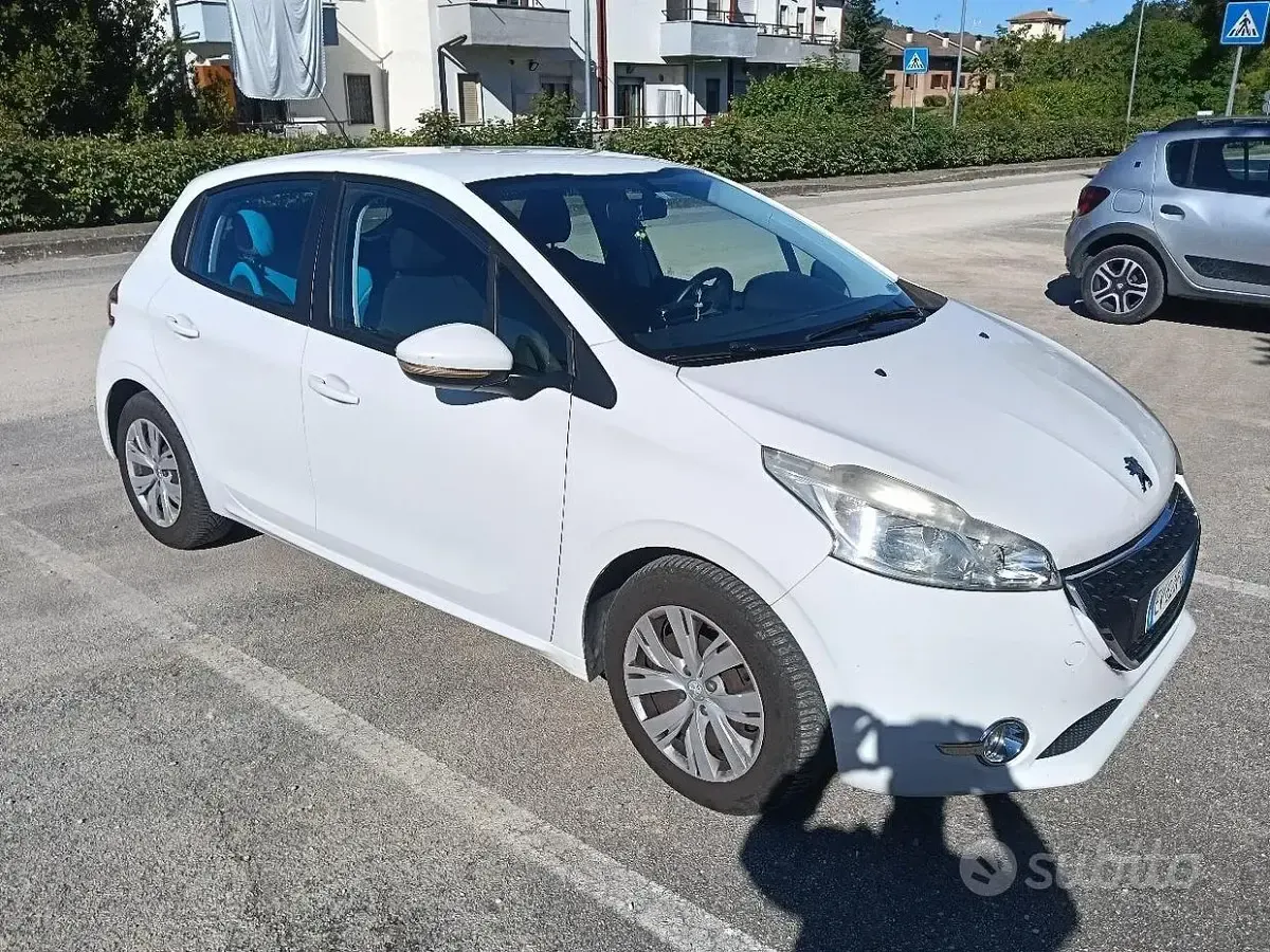 Usata Peugeot 208 68 CV (50 kW) 2014 Bianco Utilitaria