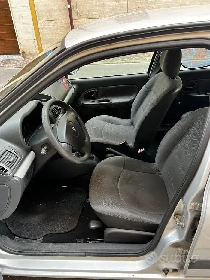 Usata Renault Clio II 58 CV (42 kW) 2007 Grigio Berlina