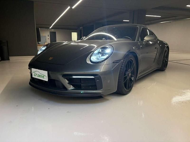 Verde adventurine Usata 2021 Porsche 911 Carrera 4 GTS Coupé | 155.000 € (Buon prezzo) - Immagine 1/4